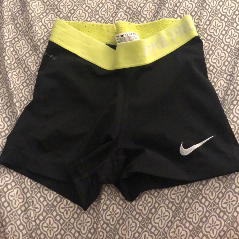 women’s nike pro shorts